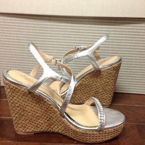 Badgley Mischka platform sandals. Size 8.5